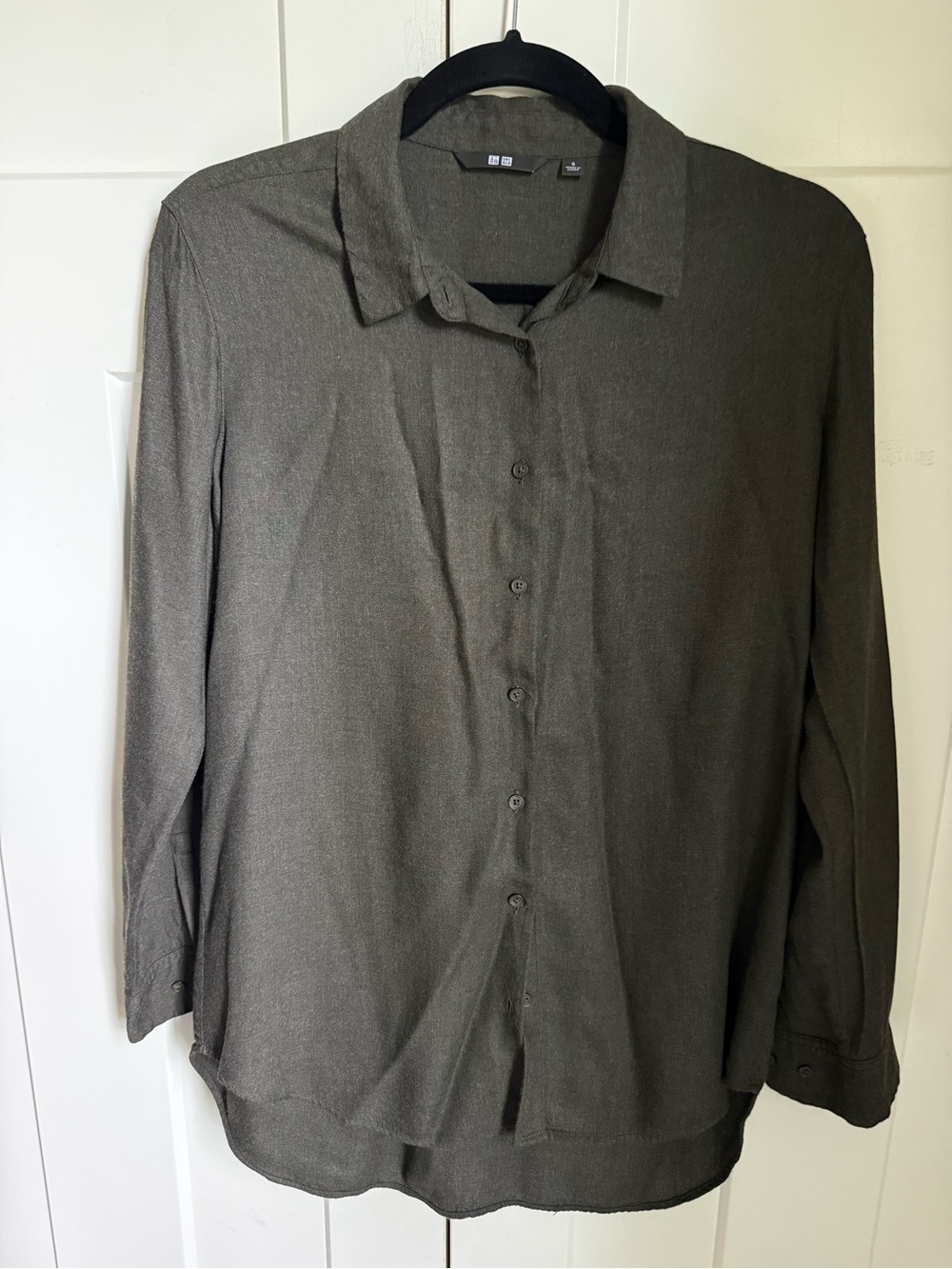 UNIQLO unisex Grey Green Button-Up Shirt size S. Like new.
